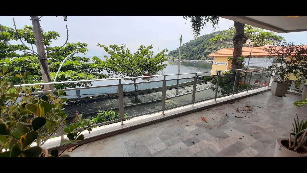Urca, 4 quartos, 2 suítes, totalmente reformado, vista mar, varandas e 3 vagas de garagem. Cód. 0873