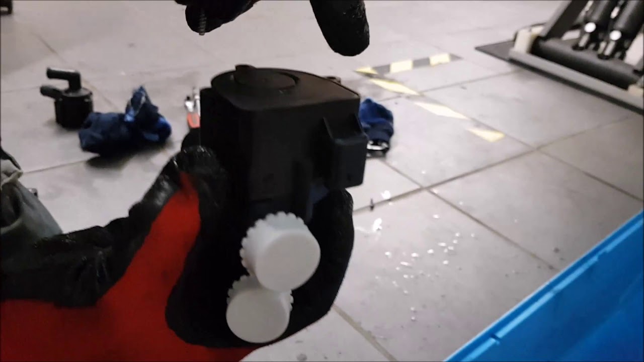 Kühlmittelpumpe 2 wechseln beim 2.0 TDI CR CBAB. Motorkontrollleuchte brennt.