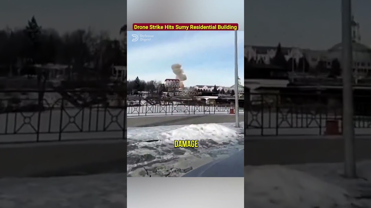 Беспилотник нанес удар по жилому зданию в Сумах.