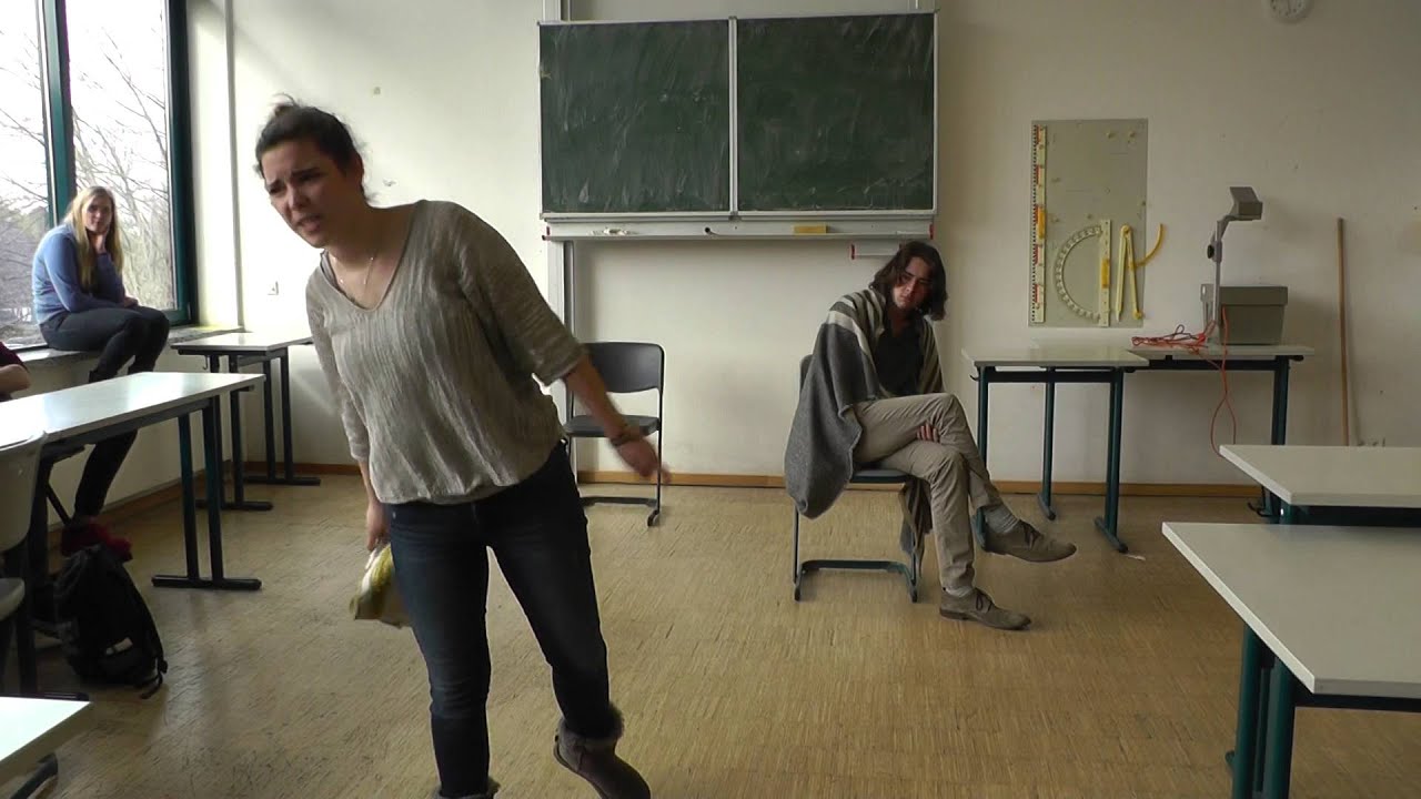 Kabale und Liebe (I.4) mit den Mitteln des epischen Theaters inszeniert C)