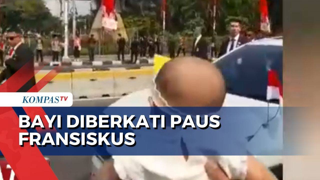 Beginilah Momen Bayi Diberkati Paus Fransiskus