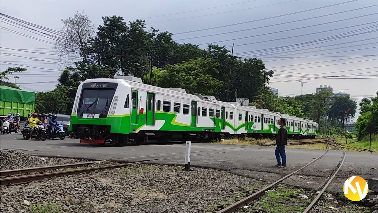 hunting Kereta Api di Stasiun Waru kab. Sidoarjo