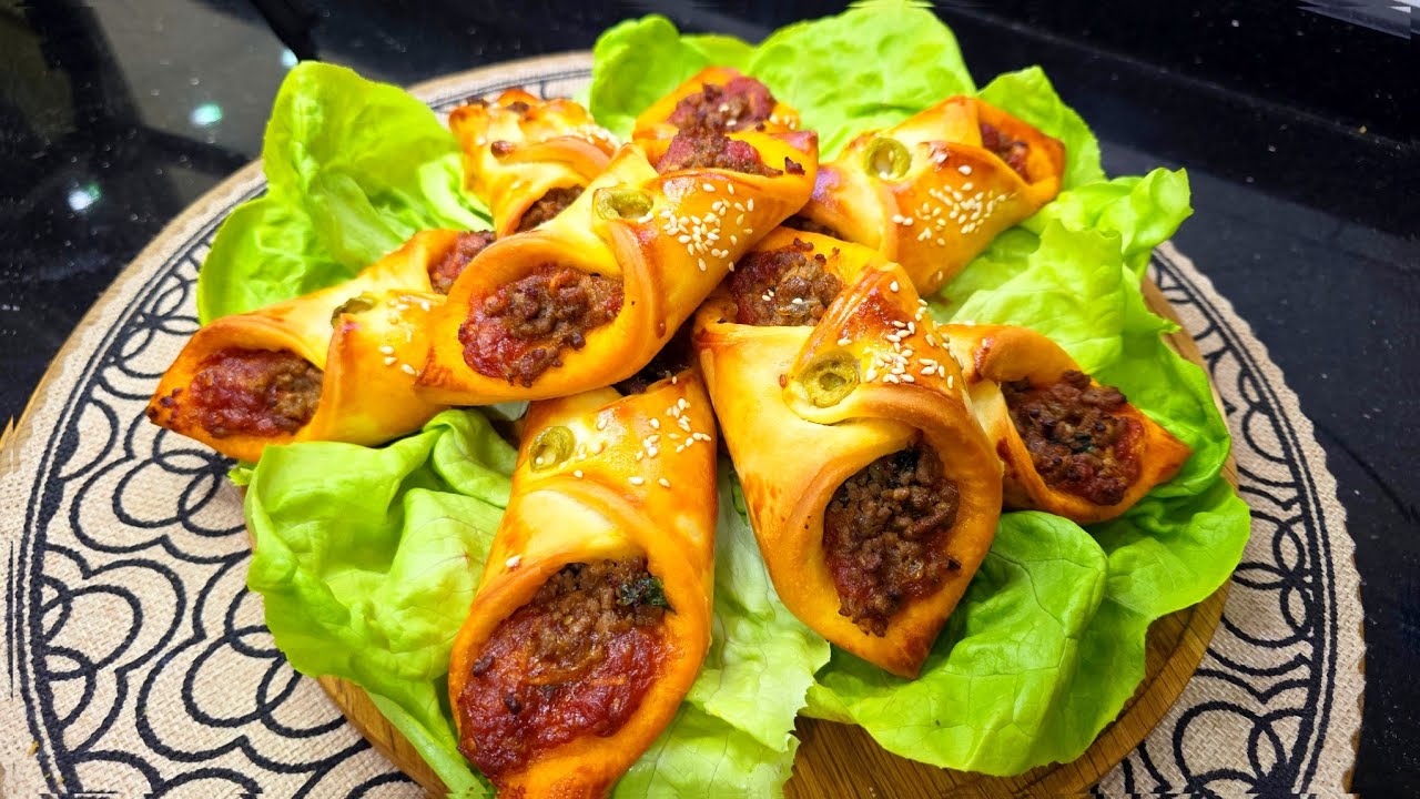 مطبخ ام وليد / مملحات بطعم البيتزا 🍕 عجينة خفيفة و سهلة 😍😋🥰.