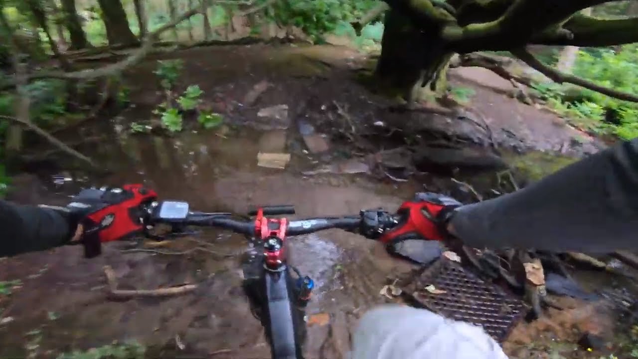 Lochore Meadows / Kirkcaldy Scotland Fife Trek EMTB Rain / Mud fun :)