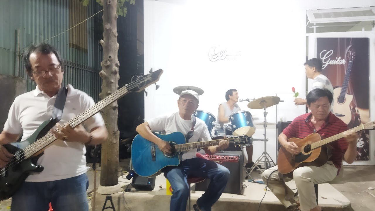Bài 74: Đệm hát điệu Bolero trên tông Am. 1/ Kỹ thuật Chèn Bass, Chạy Bass Bolero . Dễ hiểu,dễ tập…