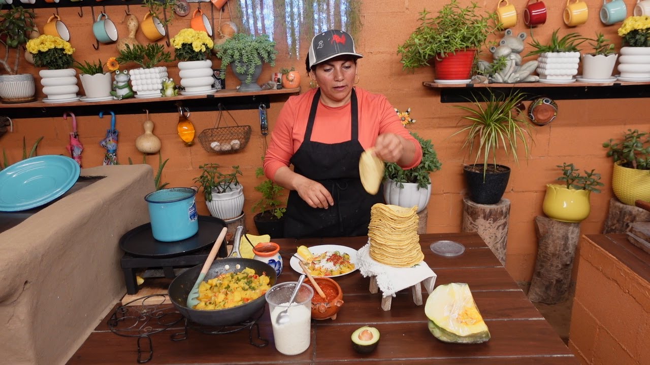 UNA SABROSA CENA Y SENCILLOS PASOS  PARA  PREPARAR LAS TORTILLAS MAS ESPONJADAS