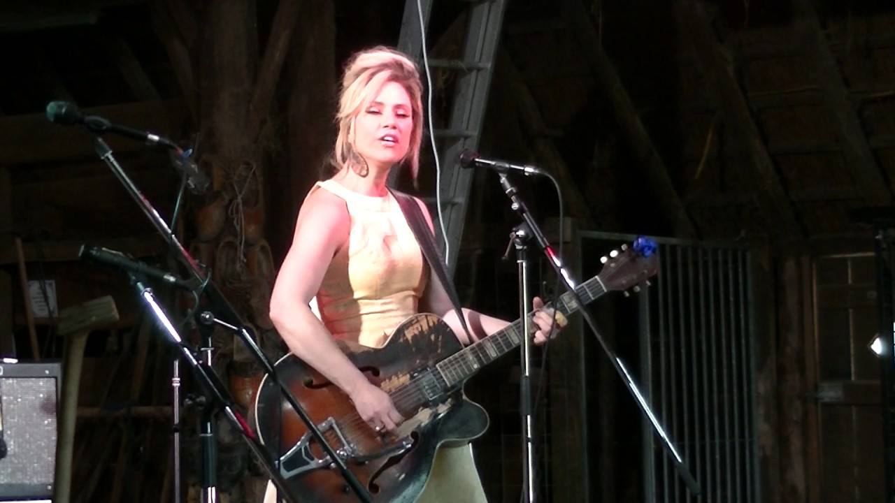 Tif Ginn - Someday Soon (live)