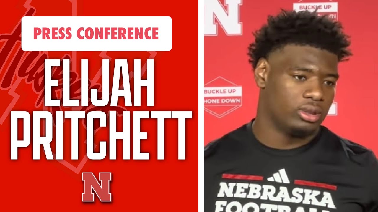 Игрок линии нападения футбольной команды Университета Небраски Элайджа Притчетт встретился с пред...