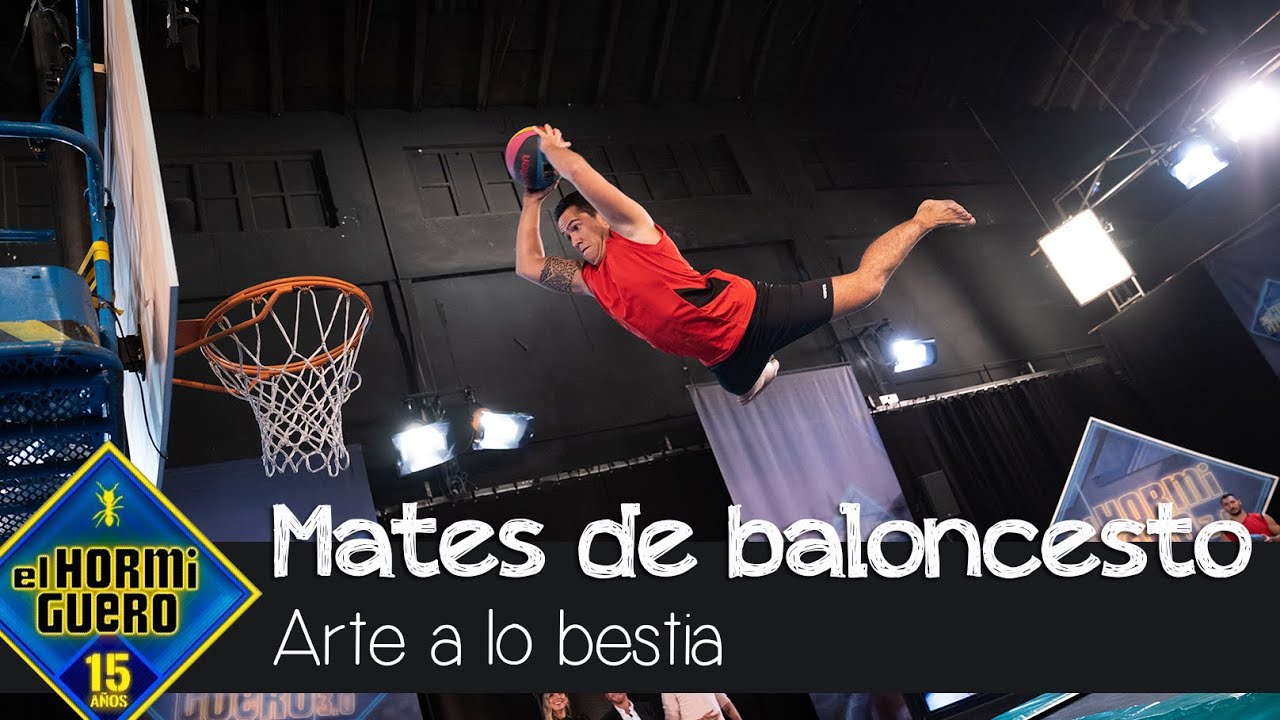 María Pombo sorprendida con los impresionantes mates de baloncesto voladores - El Hormiguero