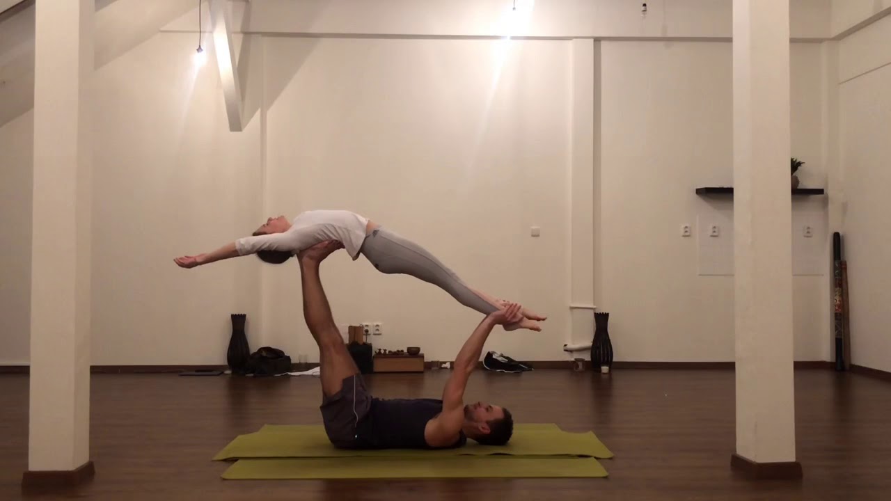 AcroYoga beginners Yogahouse flow