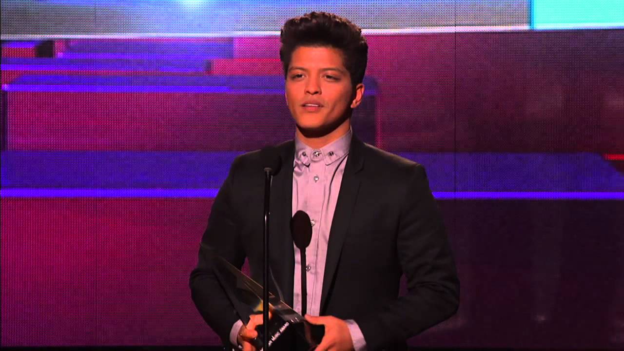 Bruno Mars Wins Pop/Rock Male - AMA 2011