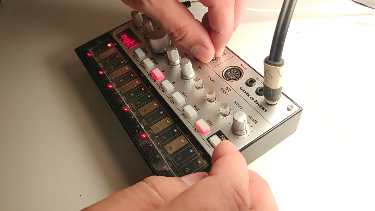 Anniversary: Volca Bass Only // 45 Minutes Improvised Jam (2. Birthday)
