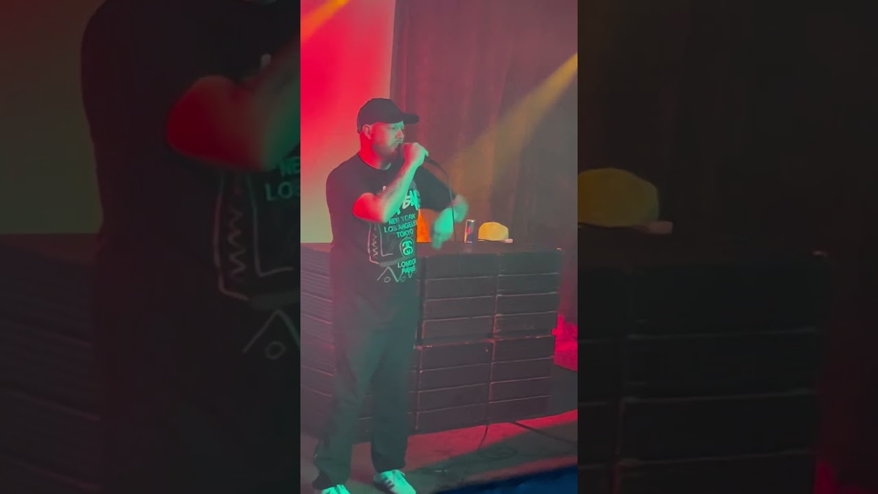 Kilo Koh on stage for a surprise set at @kingjelzdfg showcase🔥 #fyp #ukrap #livemusic #performance