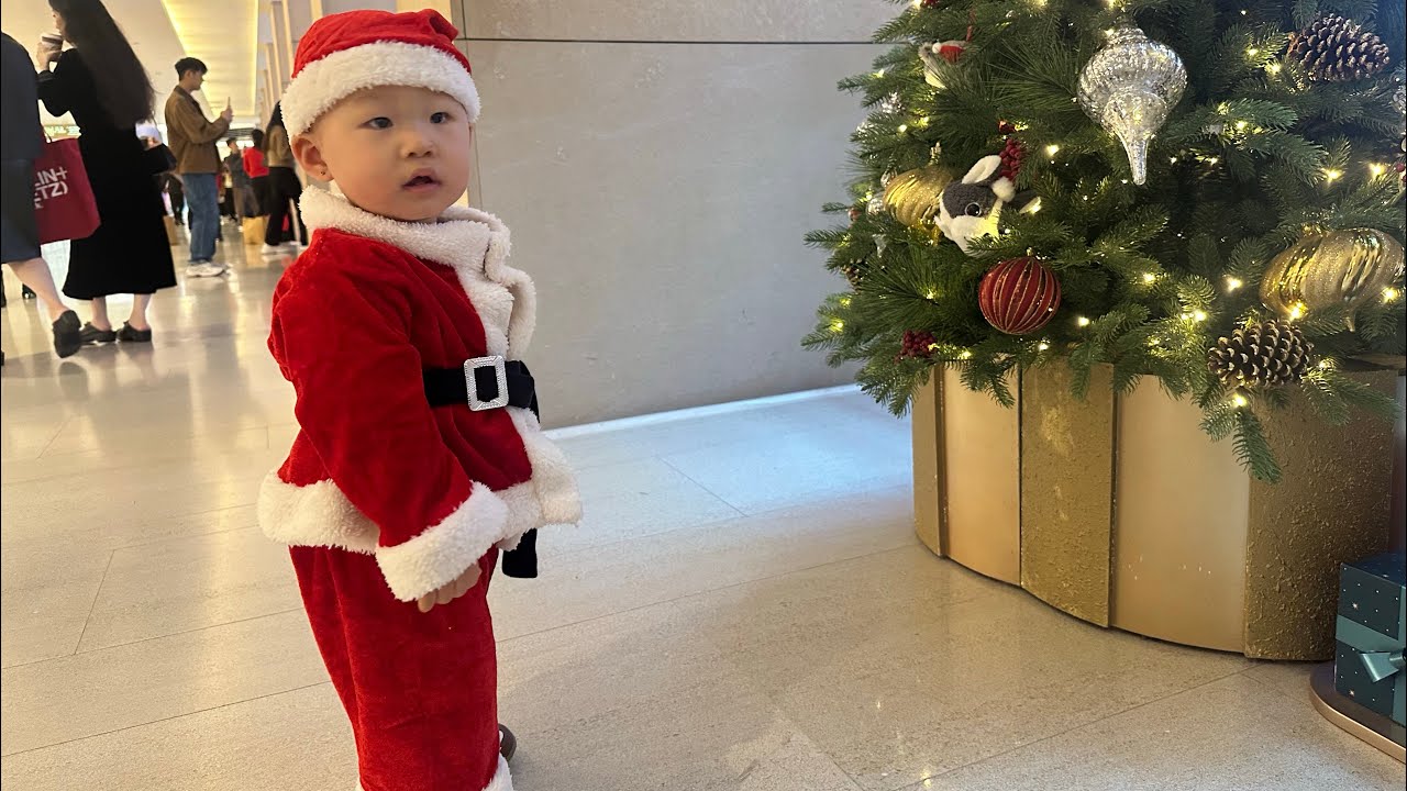 Little Santa Claus 🎅. Tancho Hang #shortsvideo #christmas #hongkong #youtubeshorts #tiktok 