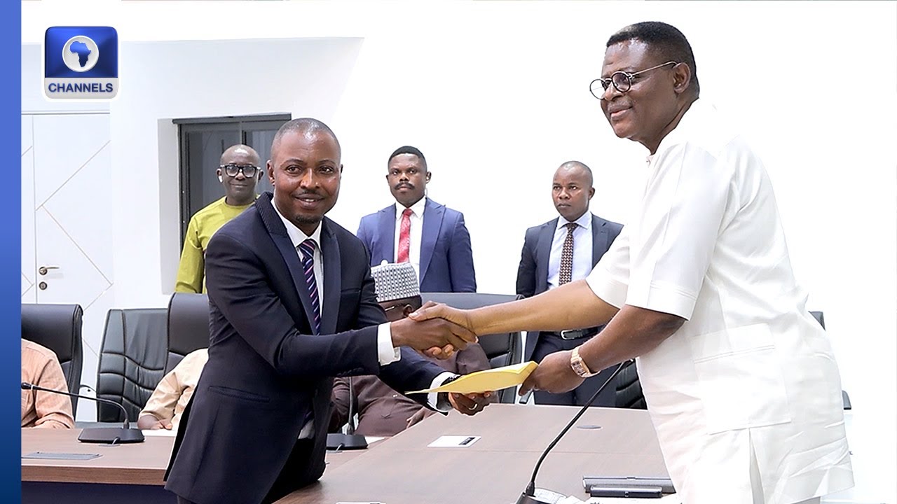 Gov Otu Swears In Acting Chairman Of Bekwarra