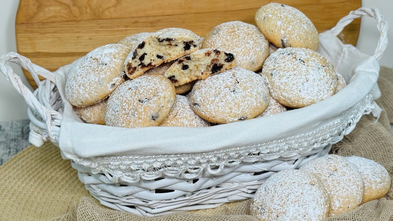 Biscotti morbidi con gocce di cioccolato 