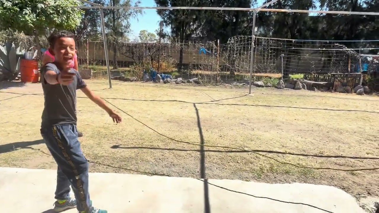 Jugando a saltar la cuerda 