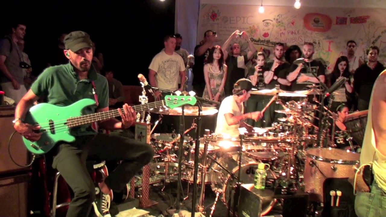 Incubus - Nowhere Fast (Live at Incubus HQ)