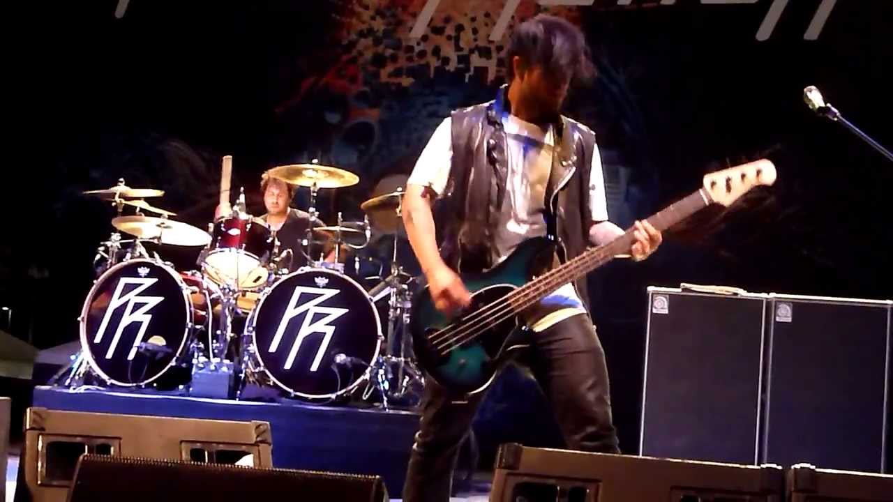 Papa Roach - Before I Die - Live HD 4-25-13