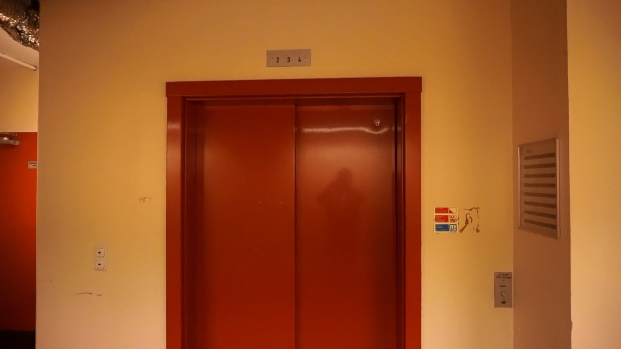 1980s KONE roped hydraulic elevator (single) @ Söderhamn Hospital, Söderhamn, Sweden