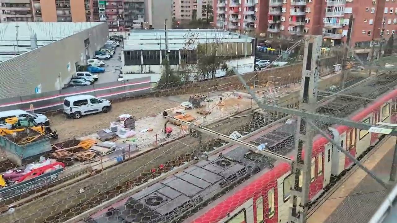 Metros por el puente de Rambla Badal y una pitada y 8013 sin servicio 