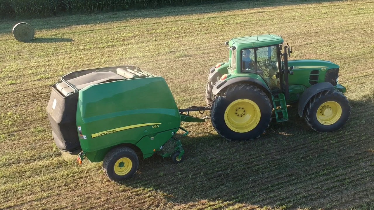 John Deere 960 Round Baler
