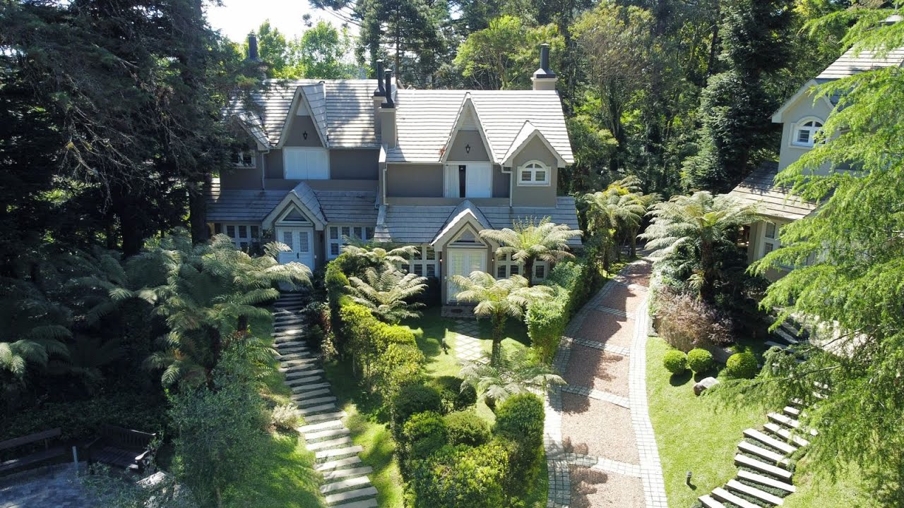 Casa de condomínio em meio a natureza a 450 metros da Rua Coberta em Gramado/RS