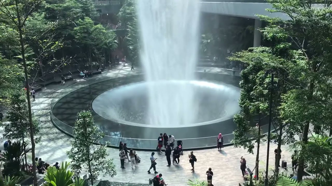 Hướng dẫn đi từ T4 đến Jewel Changi Airport | T/L Vương Phúc.