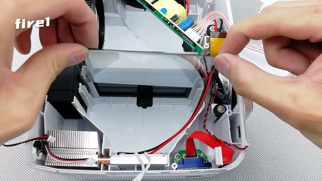 拆个LED投影仪，最简单的结构就能实现画面放大，是什么原理呢？