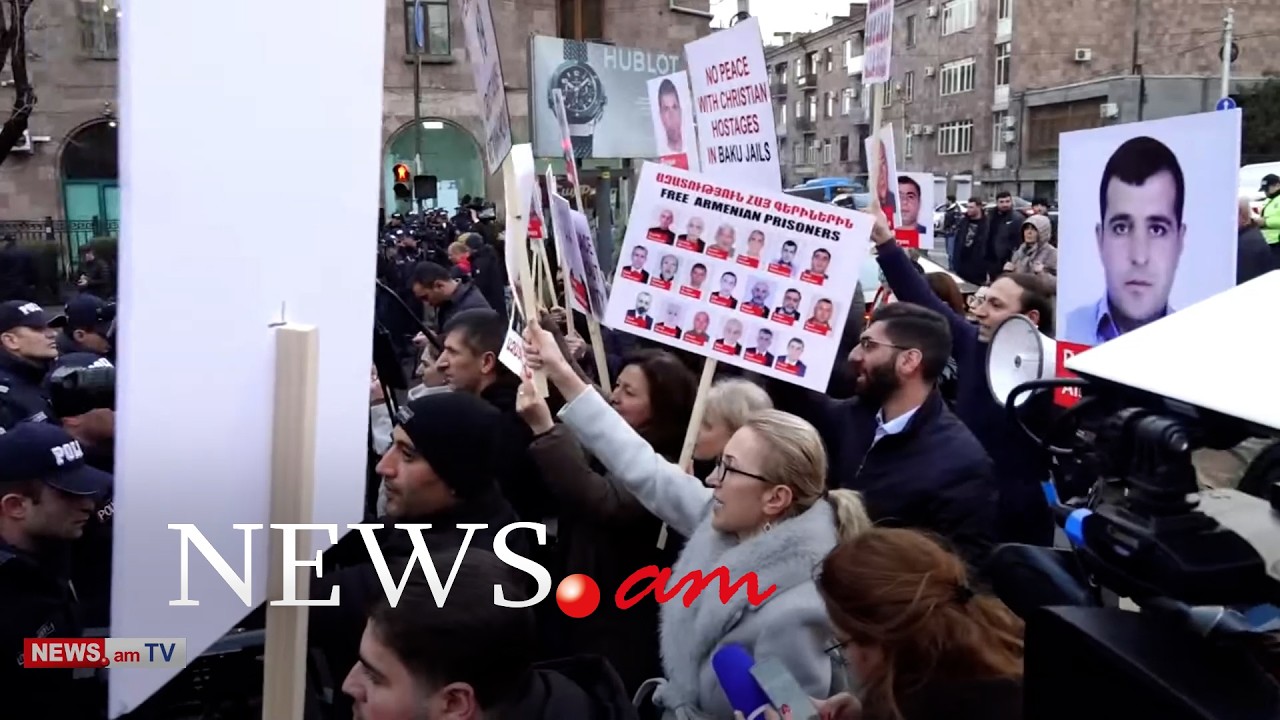 Free Armenian hostages. արցախցիների ակցիան՝ Վենսի այցի ժամանակ