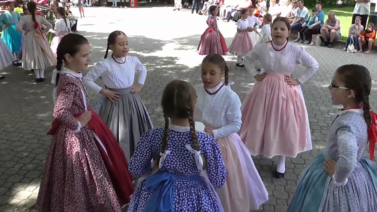 Bóbita Néptánccsoport - „így járjuk”- rábaközi játékok, táncok