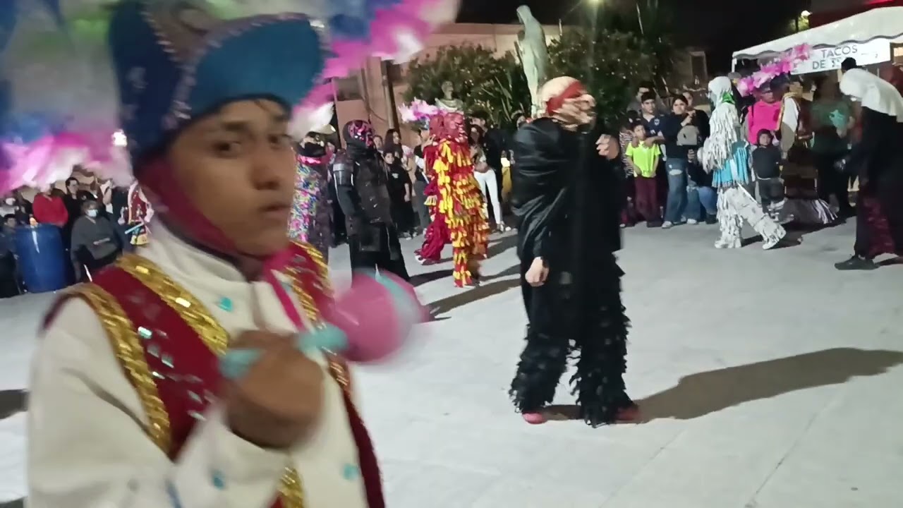 Danzantes en la matanza Día de la Virgen 12 Dice 22 en la Parroquia del centro de Guadalupe.