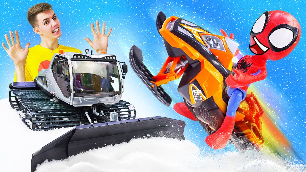 Une motoneige pour Spider Man. Les sports d'hiver avec jouets pour enfants.