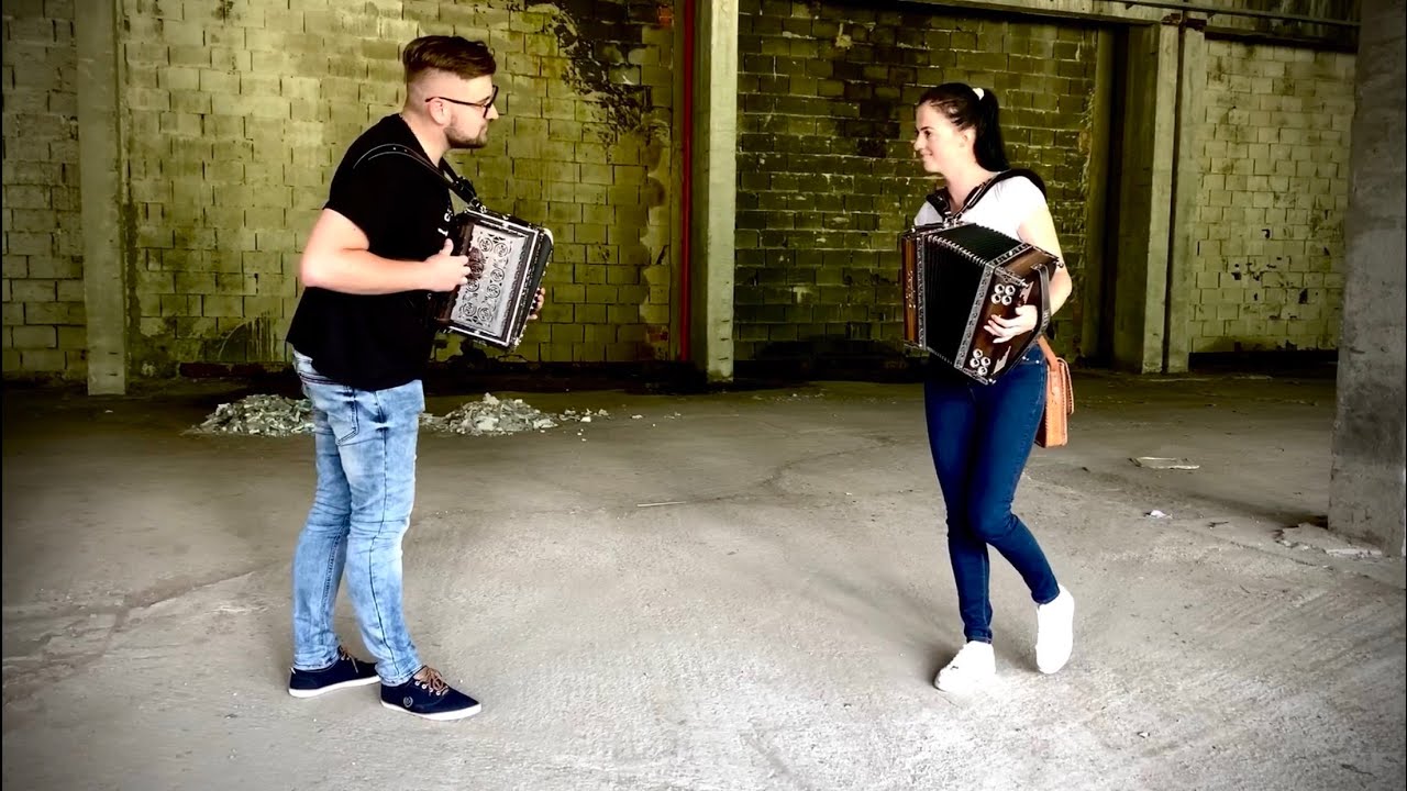 Horila sosna palala , Patrik Kováč a Lenka Bacmaňáková