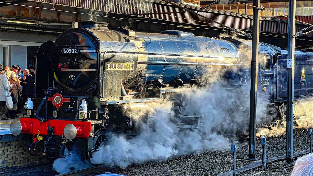 A2 60532 ‘Blue Peter’ At York, hauling The Christmas White Rose - 20/11/24