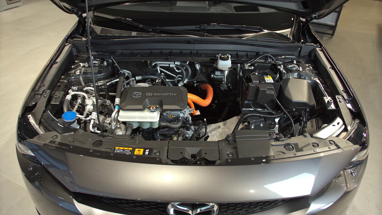 Mazda MX-30 - Tutorial 06 - Bedienungsanleitung Motorhaube öffnen & Flüssigkeiten nachfüllen