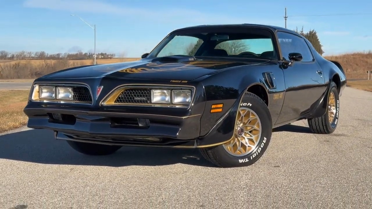 ПРОДАЕТСЯ: Отреставрированный Pontiac Y82 Special Edition Trans AM 1977 года, сток №2071