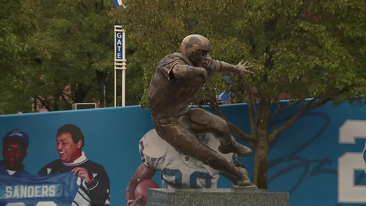 Live: Barry Sanders statue unveiled at Ford Field