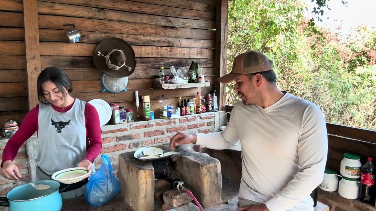 No tiene la COCINA IDEAL, pero siempre hace con amor las cosas. 