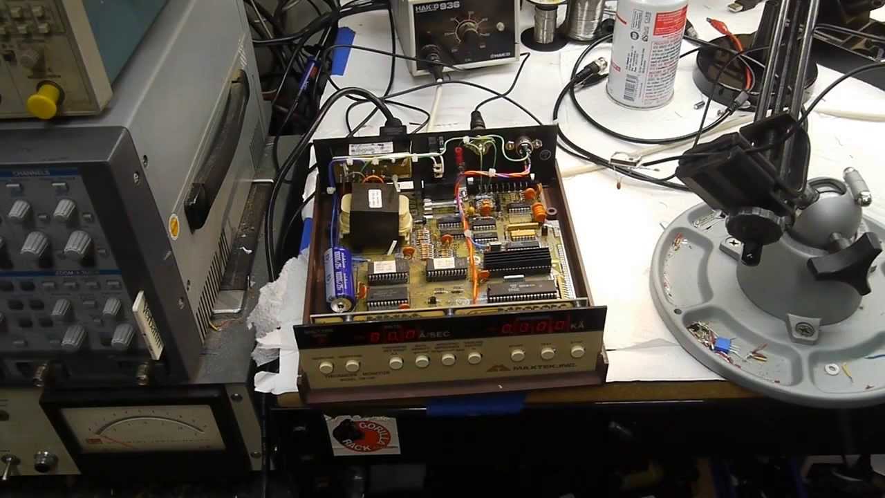 Quartz crystal thickness monitor for vapor deposition in vacuum
