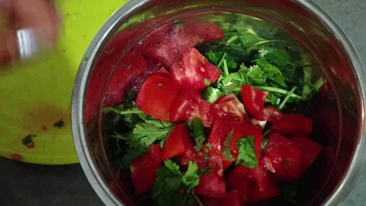 Tamatar aur hari dhaniya ki chatani#viral #trendingvideo  2026 ki new chatani #tamarar ki chatani