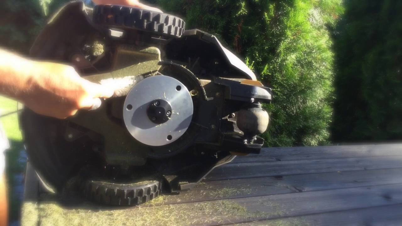 Husqvarna Automower 105. Puhdistus.