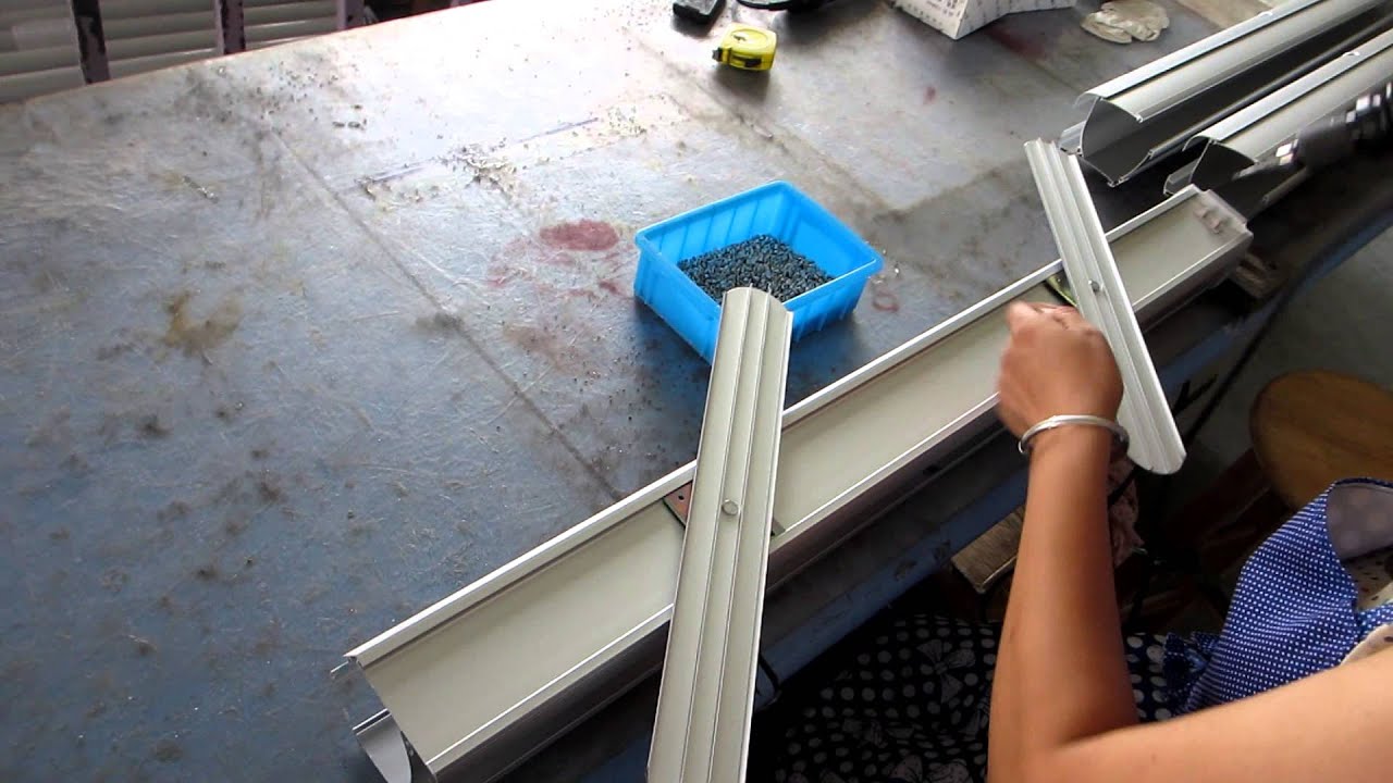 make the roll up stand
