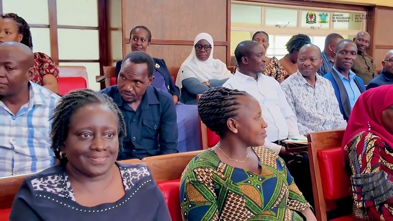 MKURUGENZI WA JIJI LA DSM AKIZUNGUMZA KATIKA KIKAO KAZI CHA WAKUU WA SHULE ZA MSINGI NA SEKONDARI