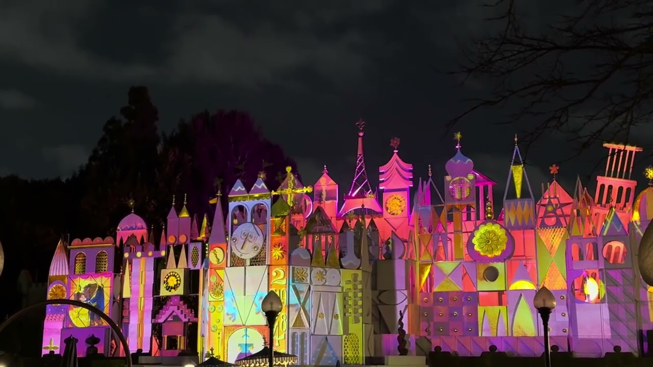 Tapestry oh Happiness #disneylandpark #fantasyland #smallworld #show #nighttime #parade #lights 