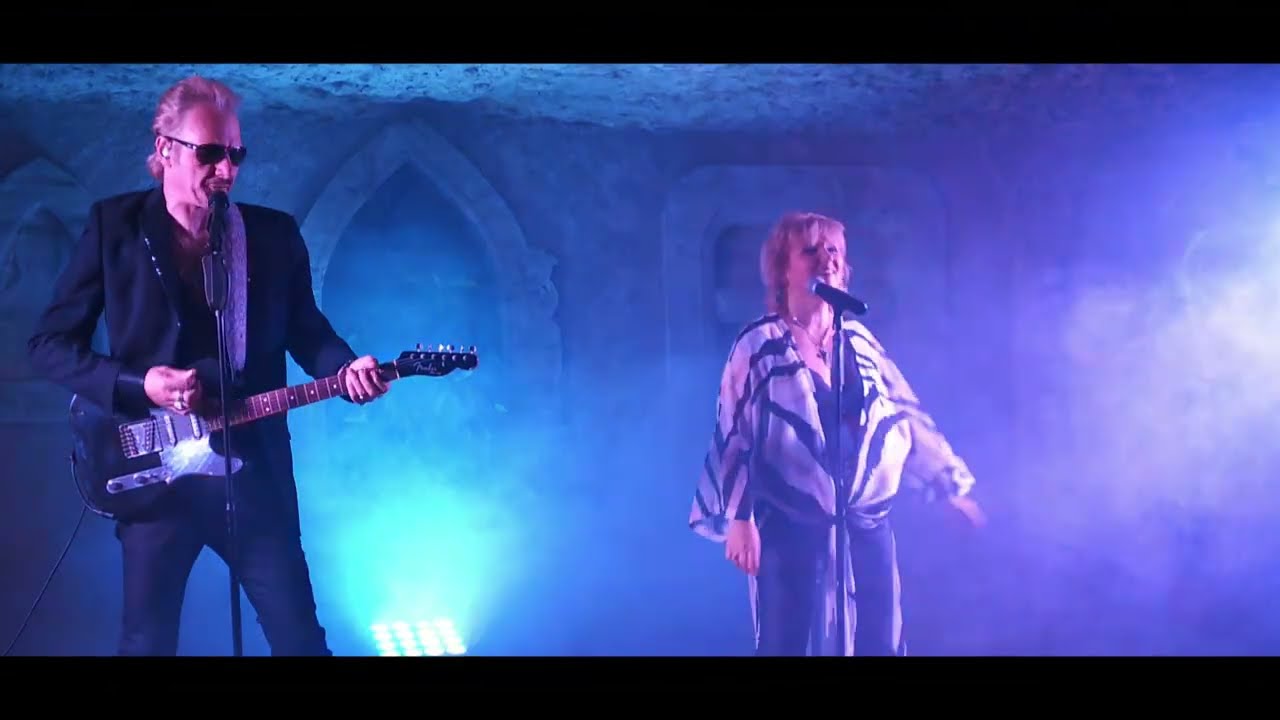 Tribute Johnny Hallyday par Phil Lyn et sa choriste Patricia