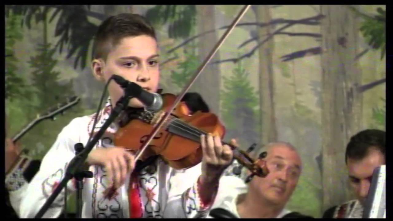 Alex Daniel Bulai castigatorul trofeului la sectiunea solisti instrumentisti.