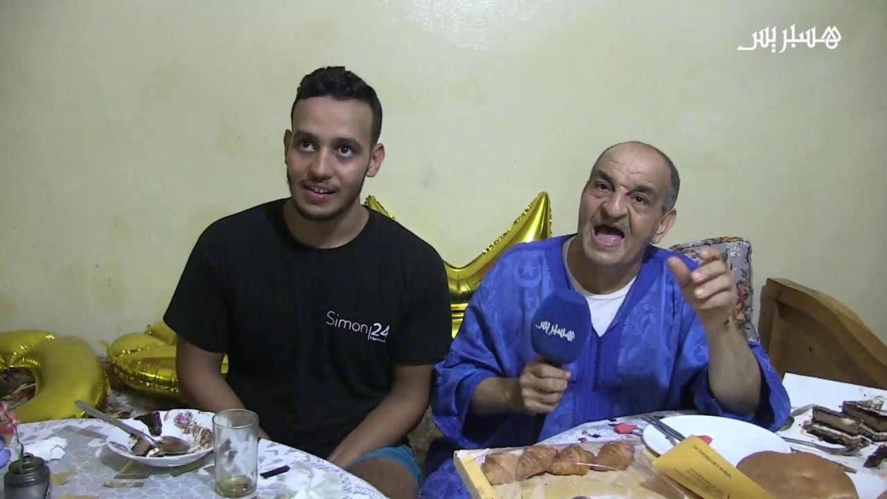 خالد الادليسي.. شاب مغربي اشتهر بعلاقته العفوية مع والده وطرائفه على يوتيوب