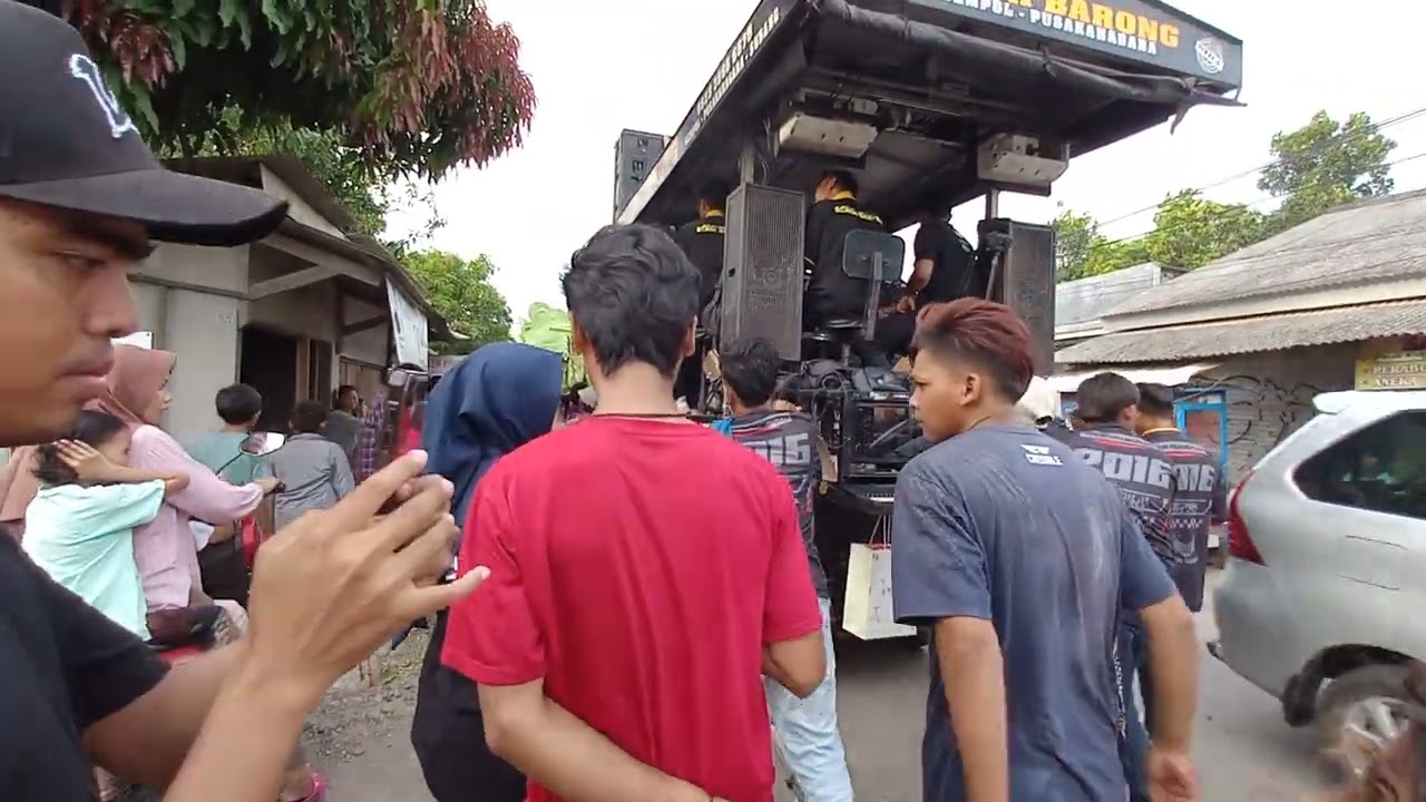 Nona inces naik sound singa barong 