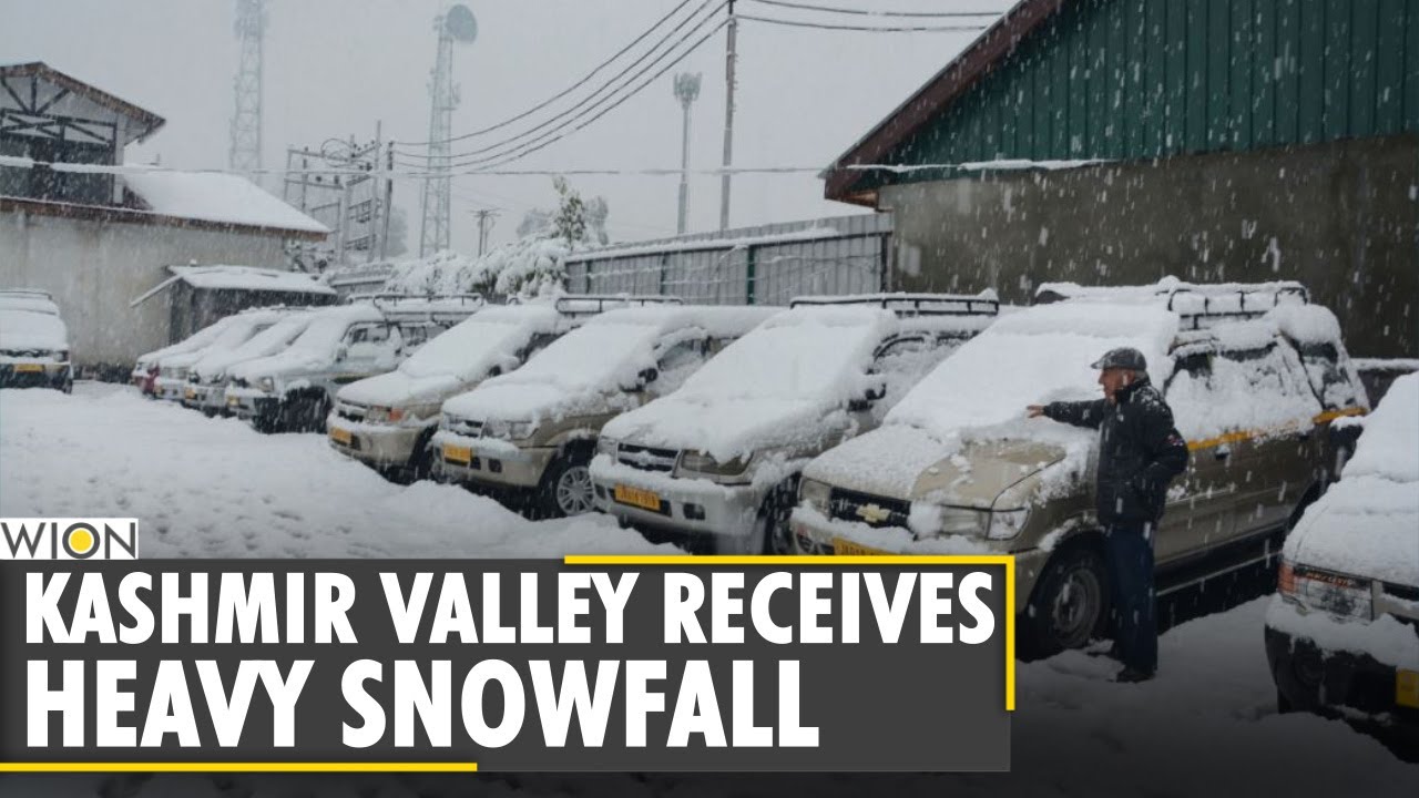 Heavy snowfall covers Kashmir valley, road & air transportation halted | Kashmir Snowfall